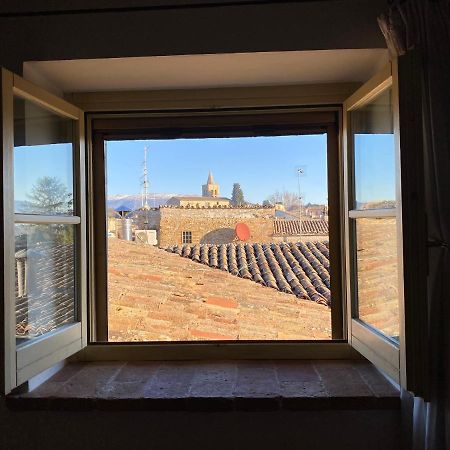 Hotel Palazzo Brunamonti Bevagna Kültér fotó