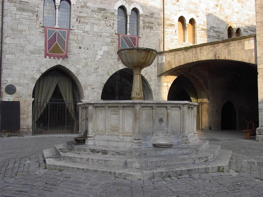 Hotel Palazzo Brunamonti Bevagna Kültér fotó