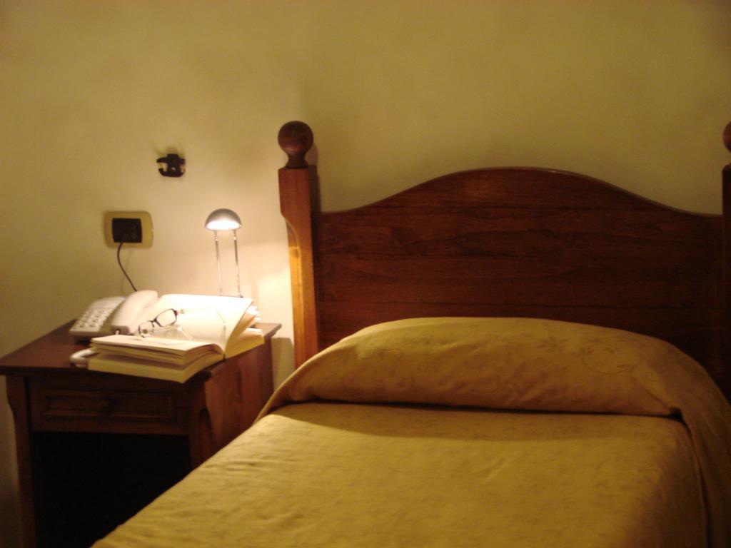 Hotel Palazzo Brunamonti Bevagna Kültér fotó