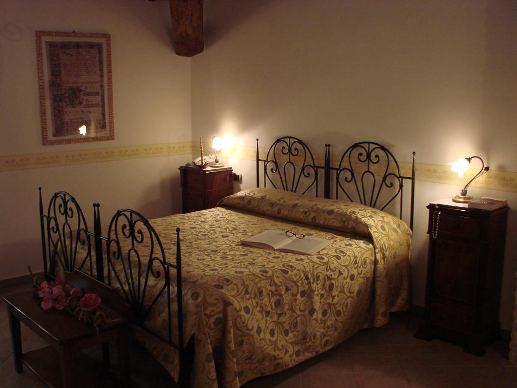 Hotel Palazzo Brunamonti Bevagna Kültér fotó