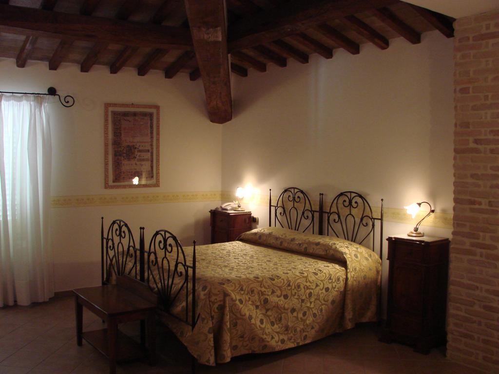 Hotel Palazzo Brunamonti Bevagna Kültér fotó