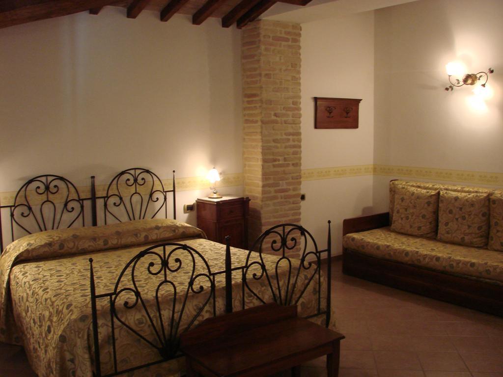 Hotel Palazzo Brunamonti Bevagna Kültér fotó