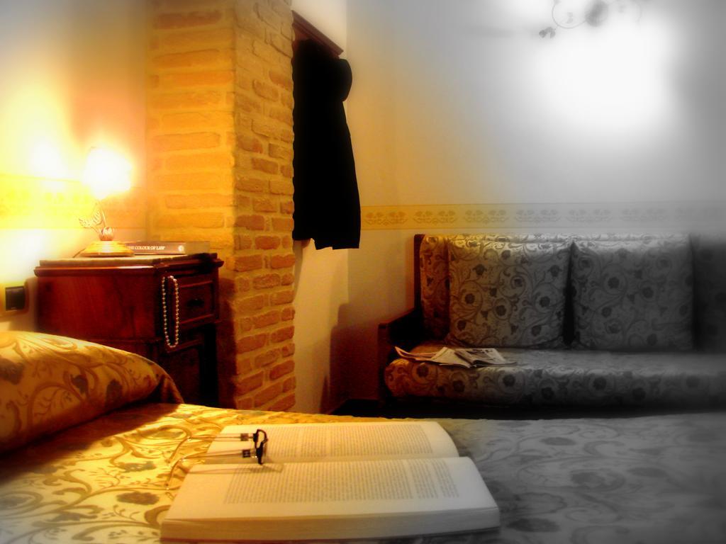 Hotel Palazzo Brunamonti Bevagna Kültér fotó