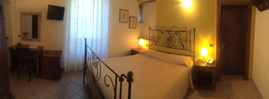 Hotel Palazzo Brunamonti Bevagna Kültér fotó
