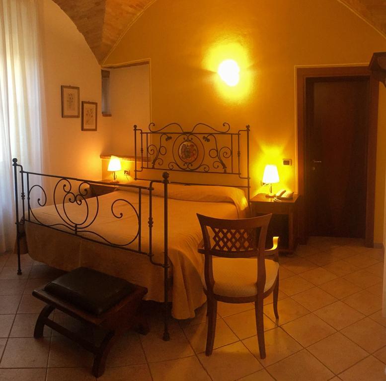 Hotel Palazzo Brunamonti Bevagna Kültér fotó