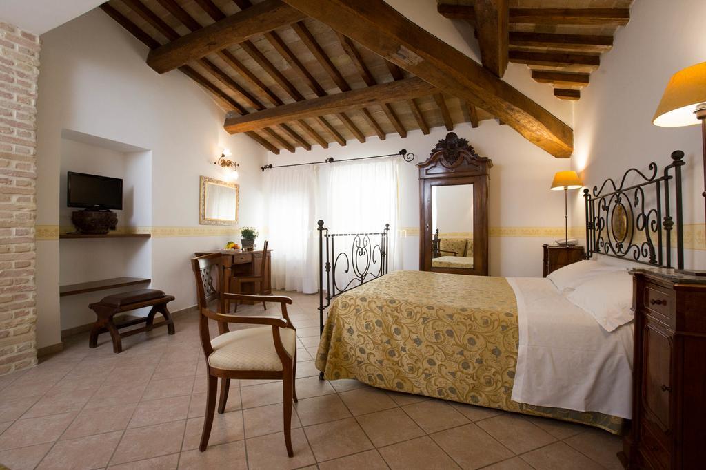 Hotel Palazzo Brunamonti Bevagna Kültér fotó