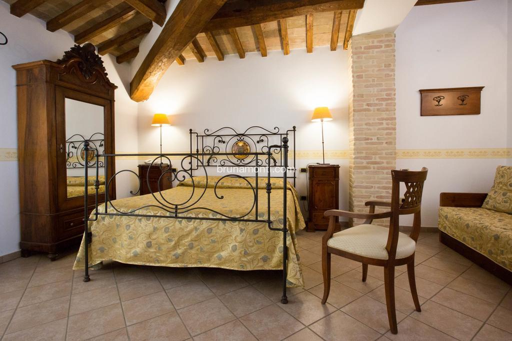 Hotel Palazzo Brunamonti Bevagna Kültér fotó