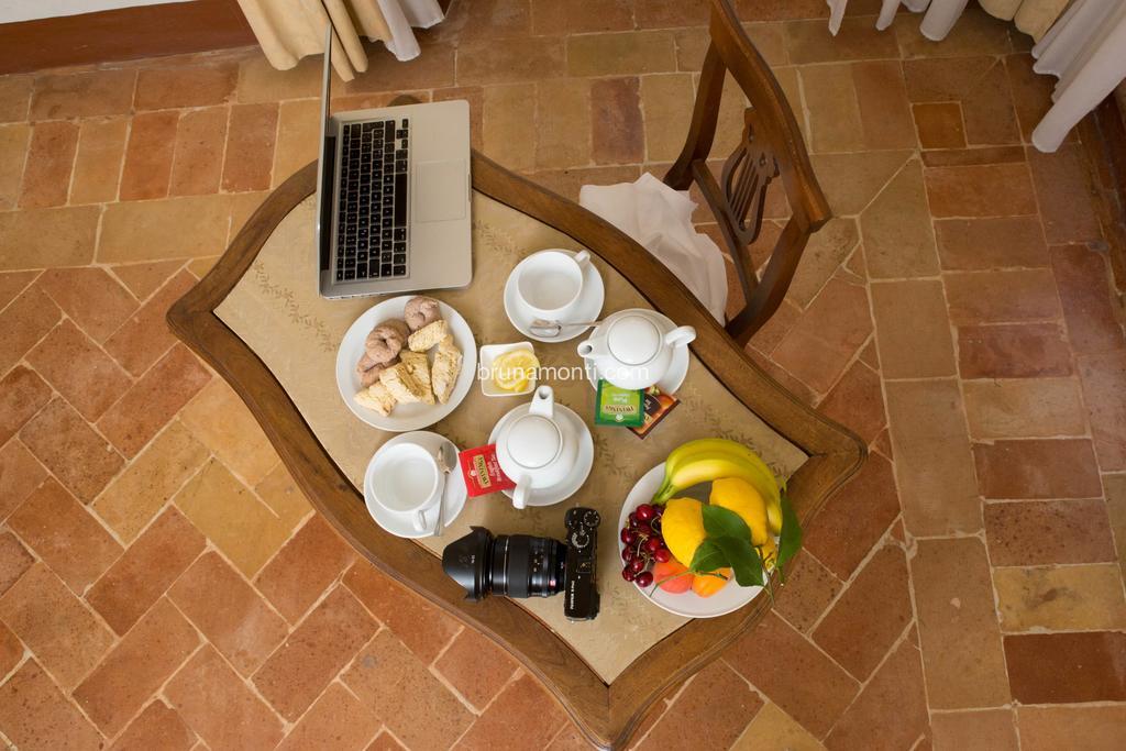 Hotel Palazzo Brunamonti Bevagna Kültér fotó