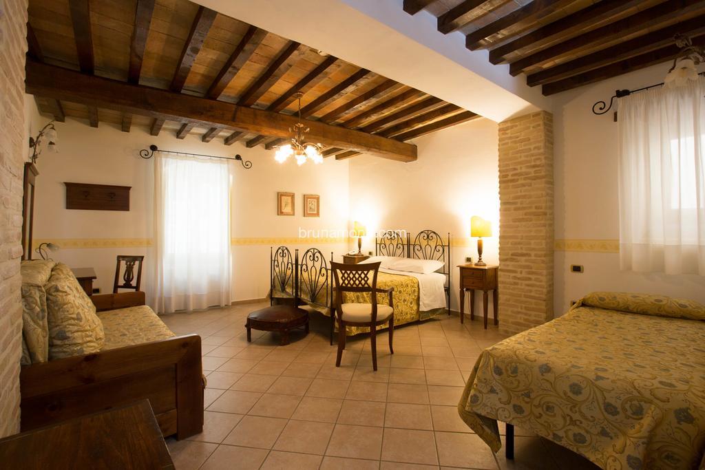 Hotel Palazzo Brunamonti Bevagna Kültér fotó