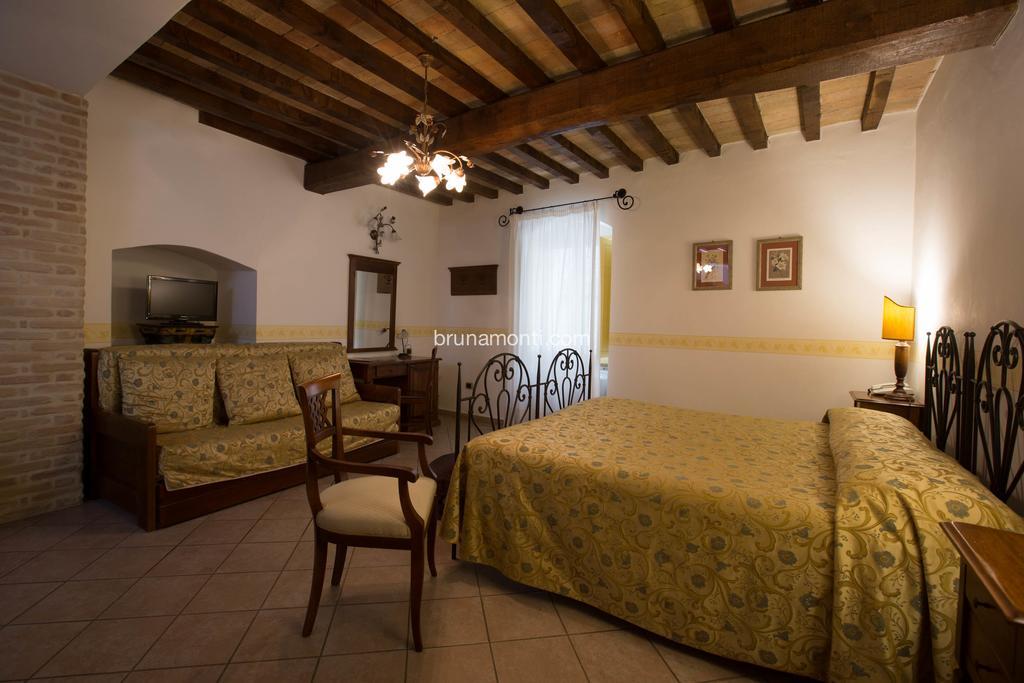 Hotel Palazzo Brunamonti Bevagna Kültér fotó